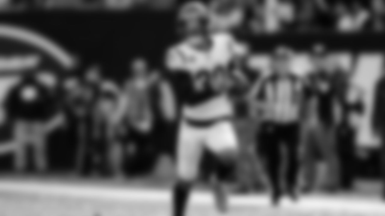 Jessie_Bates_16_Ball