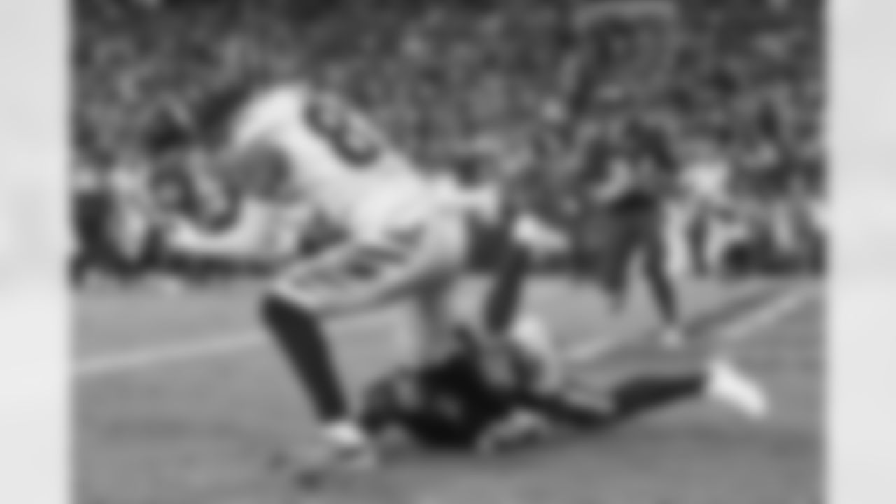 WR Tyler Boyd catches the ball for a touchdown in the third quarter of the Bengals-Buccaneers game in Week 15 at Raymond James Stadium in Tampa Bay, Florida on Sunday, December 18 2022.