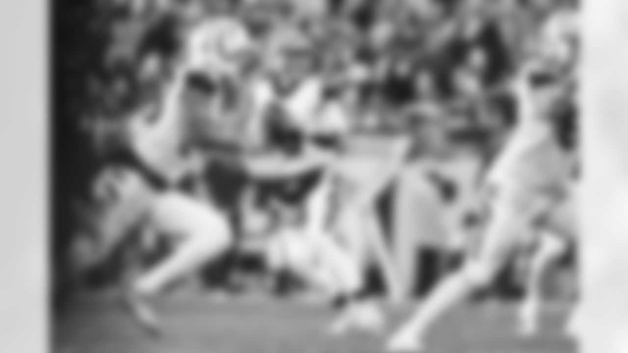 QB Joe Burrow gets ready to throw the ball during the first quarter of the Bengals-Steelers game in Week 11 of the 2022 season.
