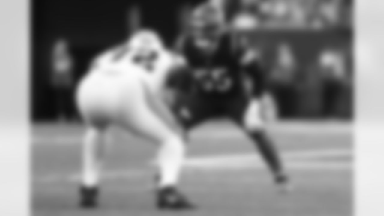 LB Logan Wilson waits for the snap during the Bengals-Panthers game in Week 9 of the 2022 season.