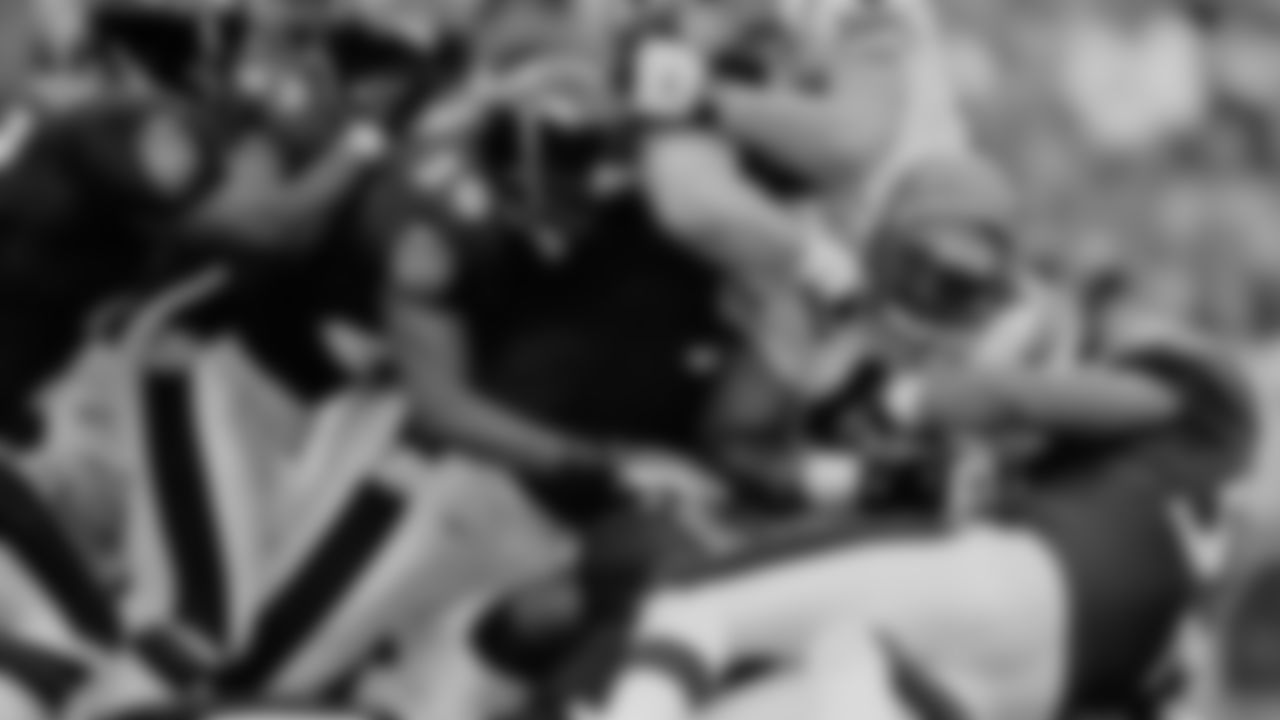 Cincinnati Bengals fullback Cliff Groce(46) rushes to get a first down on third and one in the third quarter on Sunday, Sept. 24, 2000, at PSI Net Stadium in Baltimore.