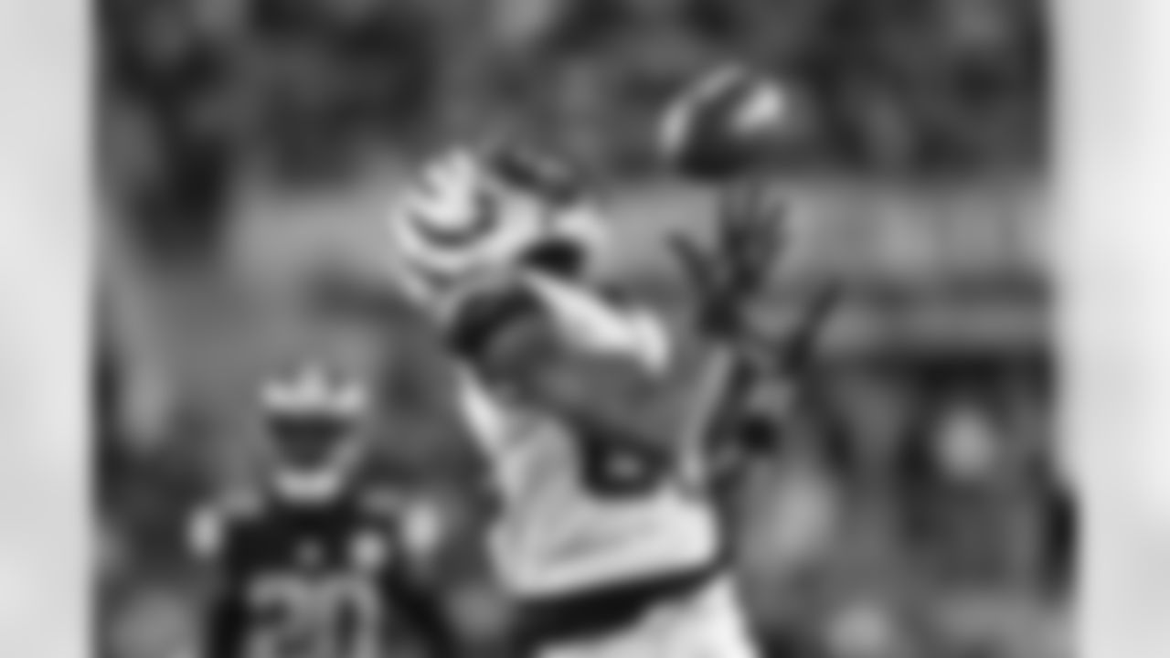 WR Tee Higgins catches the ball during the third quarter of the Bengals-Steelers game in Week 11 of the 2022 season.