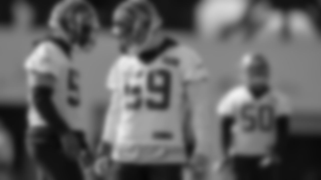 LB Nick Vigil
