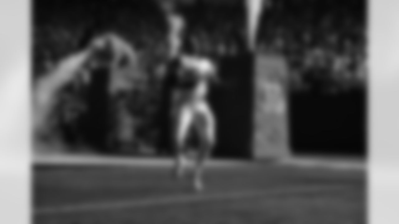DE Sam Hubbard runs out during the Bengals vs. Miami Dolphins Week 4 game on Thursday, September 29. 2022.