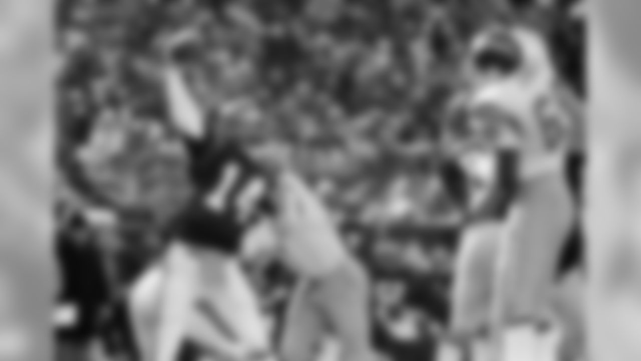 Cincinnati Bengals quarterback Ken Anderson, left, prepares to throw during the AFC championship game against the San Diego Chargers in Cincinnati on Jan. 10, 1982. (AP Photo)