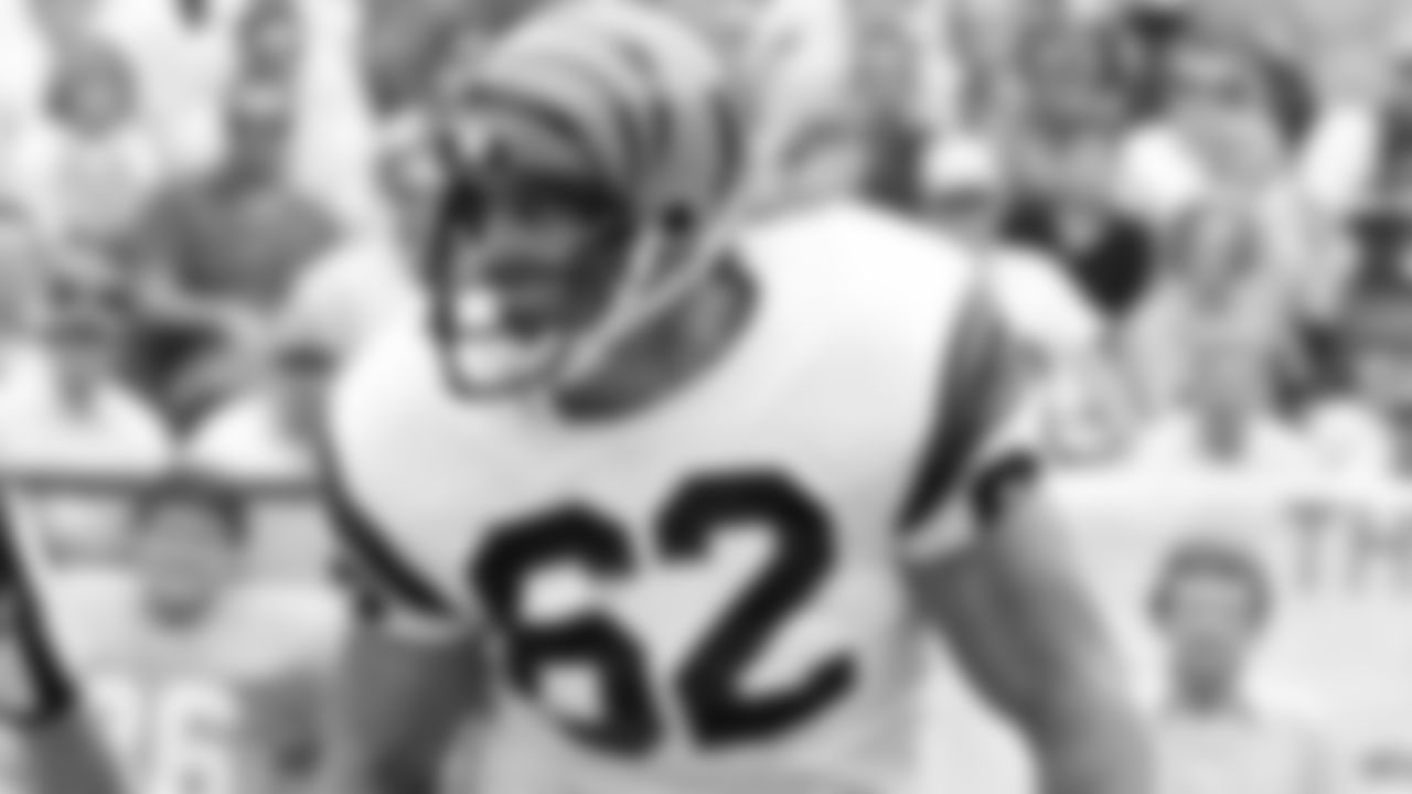 1982: Offensive lineman Dave Lapham in action.