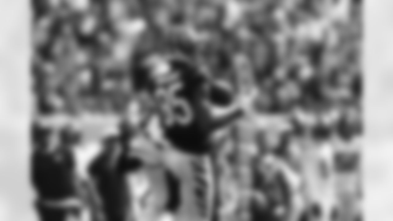WR Tee Higgins makes an acrobatic catch during the Bengals vs. New York Jets Week 3 game on Sunday, September 25 2022.