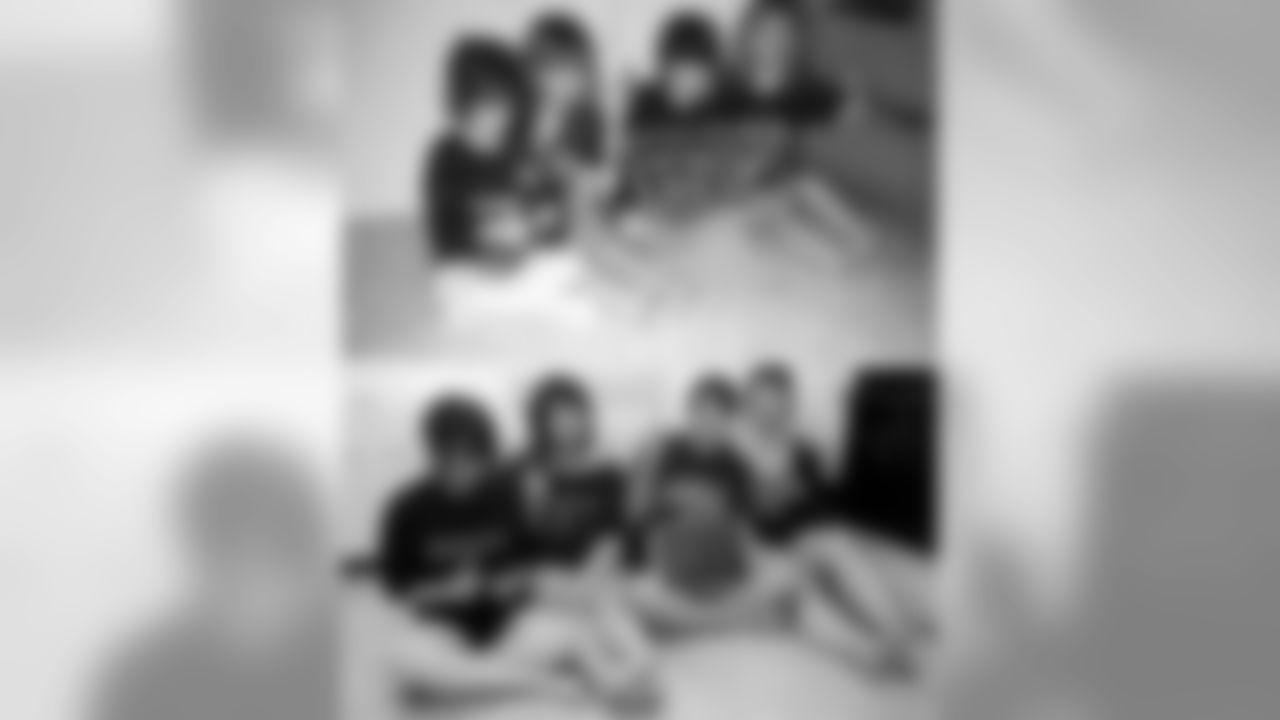 Here is a photo of my nieces who recreated a fan photo from 22 years ago. --Dan Whaley