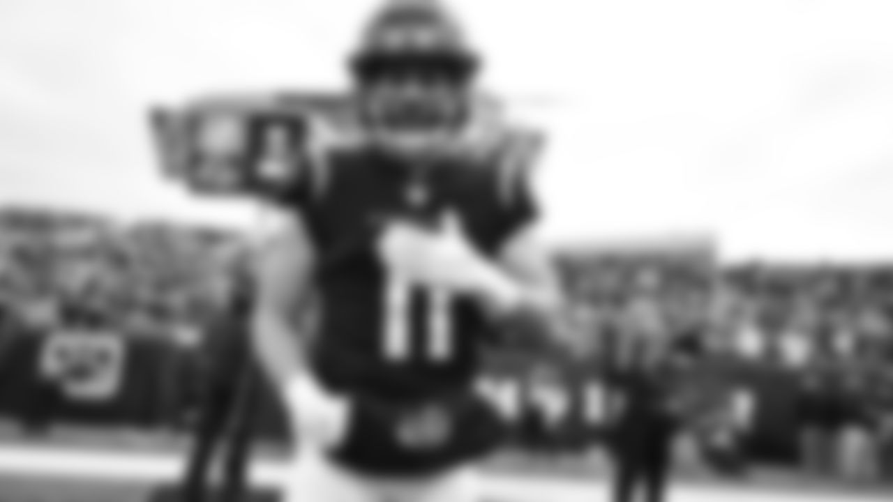 Trent Taylor warms up before the Bengals play the Baltimore Ravens at Paycor Stadium during Wild Card Weekend of the 2022 NFL Playoffs