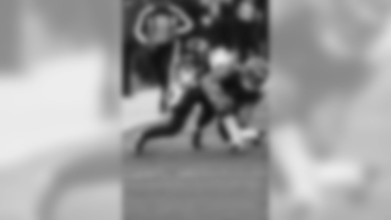Tyler Boyd stretches for a first down against Baltimore in 2016.