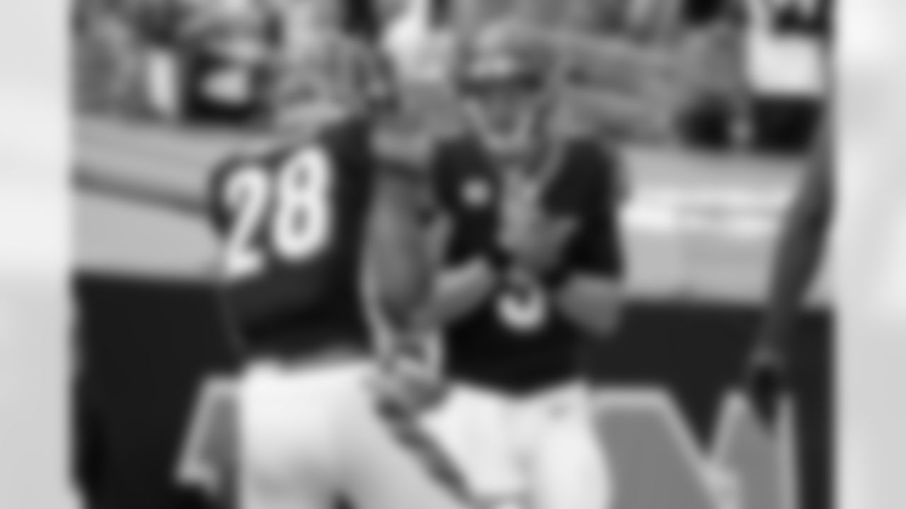 Joe Burrow makes an adjustment at the line during a week six matchup against the Indianapolis Colts.