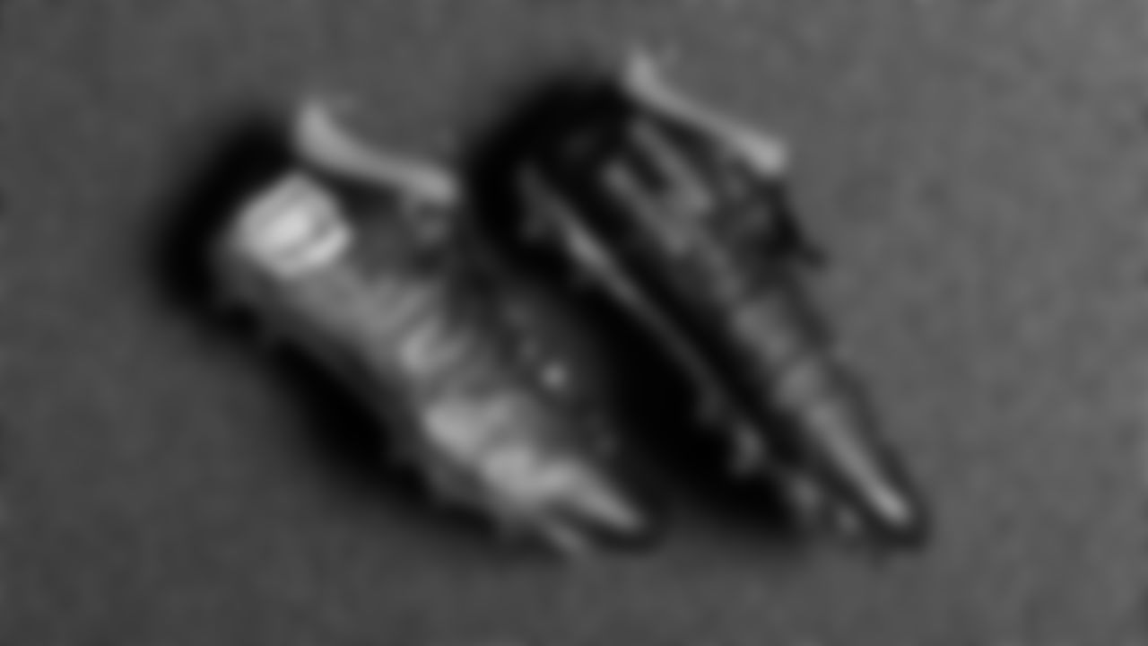 S Shawn Williams cleats