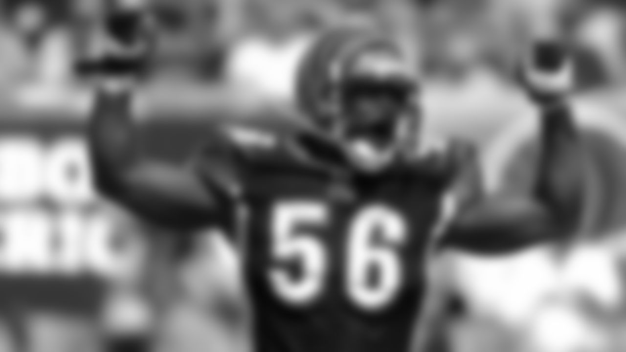 LB Brian Simmons
