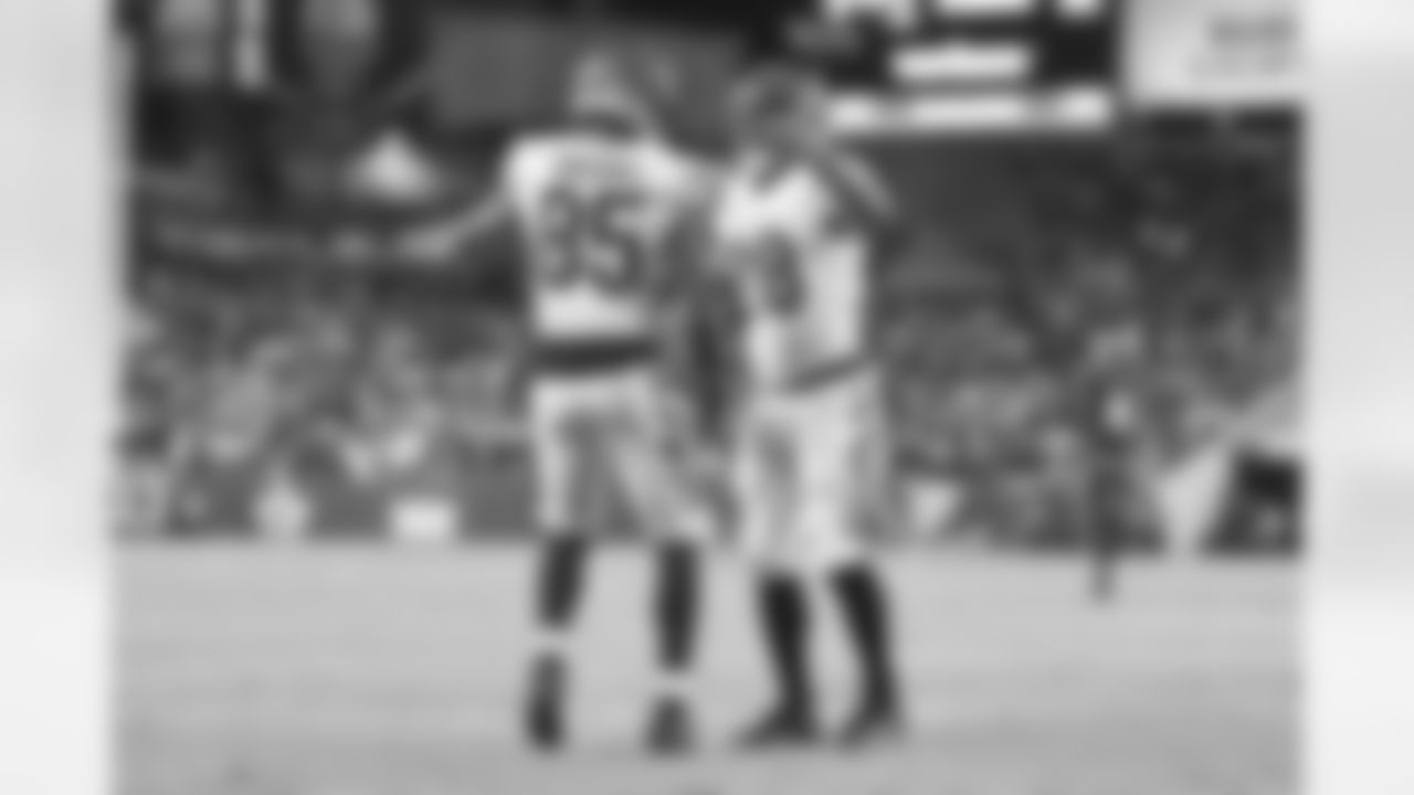 WR Tee Higgins (left) celebrates his touchdown with HB Joe Mixon in the third quarter of the Bengals-Buccaneers game in Week 15 at Raymond James Stadium in Tampa Bay, Florida on Sunday, December 18 2022.