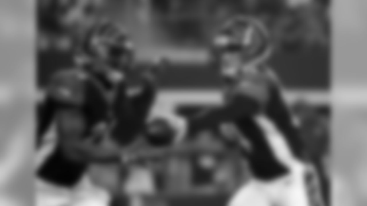 Cincinnati Bengals quarterback Andy Dalton, right, hands off to running back Joe Mixon (28) during the first half of a preseason NFL Football game in Arlington, Texas, Saturday, Aug. 18, 2018. (AP Photo/Ron Jenkins)