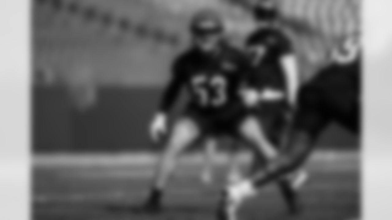 LB Carson Wells
