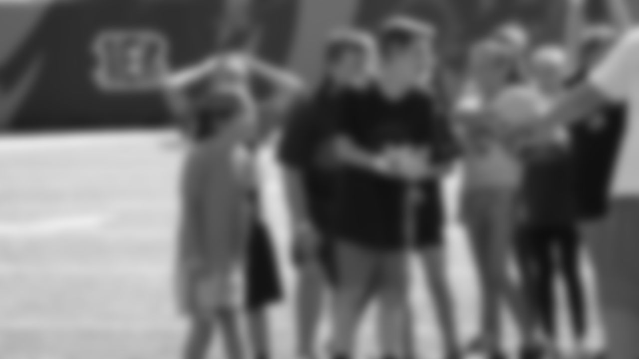 190924-kids_yelling_Play60