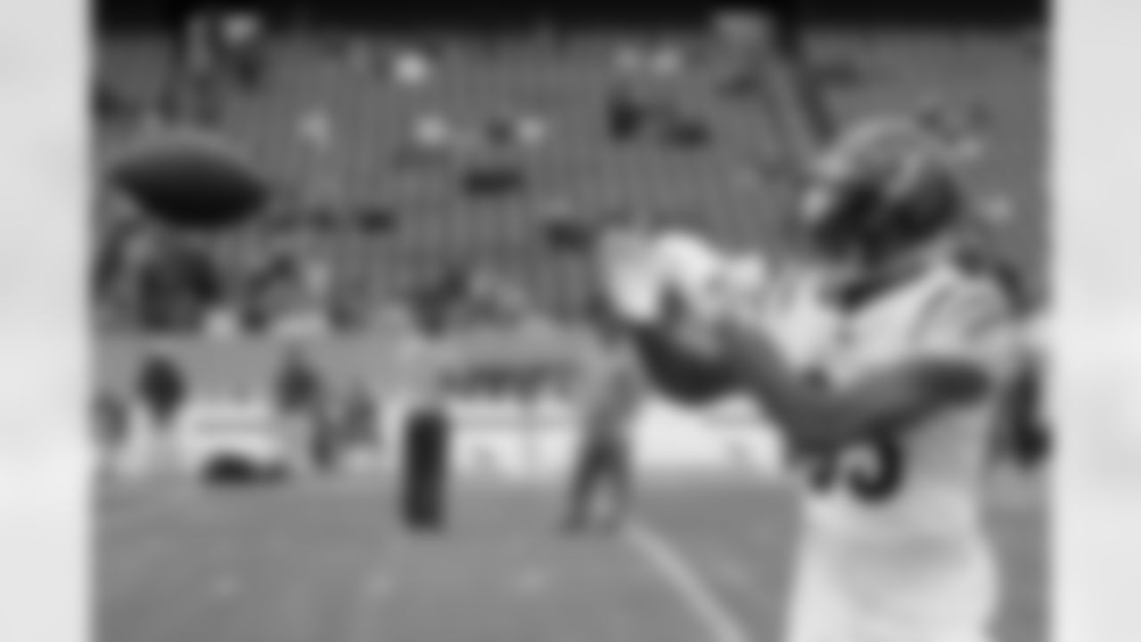 WR Tyler Boyd catches the ball during warm-ups on Sunday, November 27 before the Bengals play the Titans in Week 12 of the 2022 season.