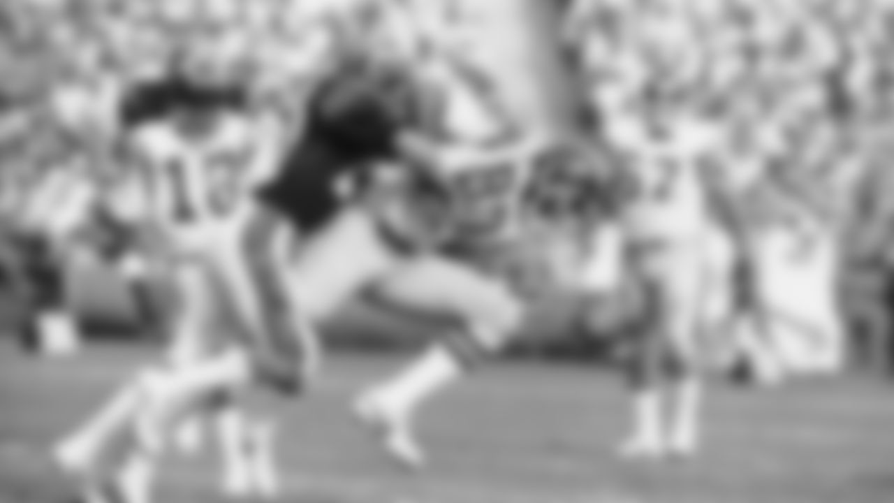 Cincinnati Bengal Bryan Hicks strips the ball loose from San Diego Charger Kellen Winslow after Winslow had caught a pass from Charger quarterback Dan Fouts on Sunday, Nov. 9, 1981 San Diego. Winslow was able to fall on his fumble but the Bengals pounded the Chargers 40-17 on Sunday in San Diego. (AP Photo/Ignelzi)