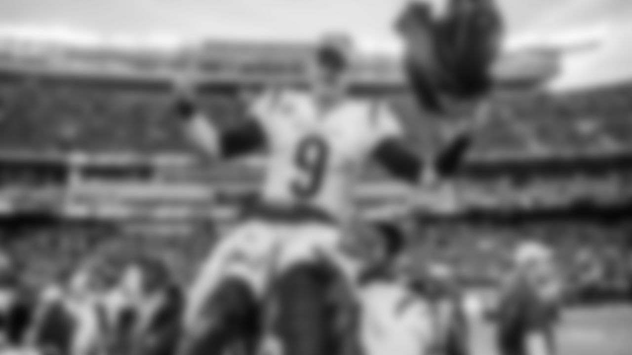 2021-Joe_Burrow_-_AFC_Celebration[1]