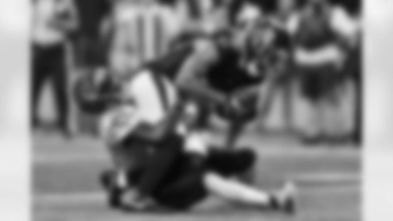 CB Mike Hilton takes down RB KhaDarel Hodge during the Bengals-Falcons game in week 2 of the 2023 preseason.