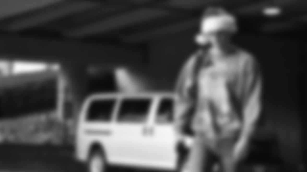 2021-Joe_Burrow-Christmas_Arrival_Outfit[1]