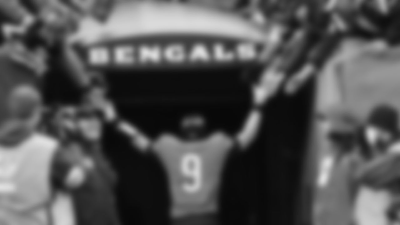 2021-Joe_Burrow-_No_Name_PLate[1]