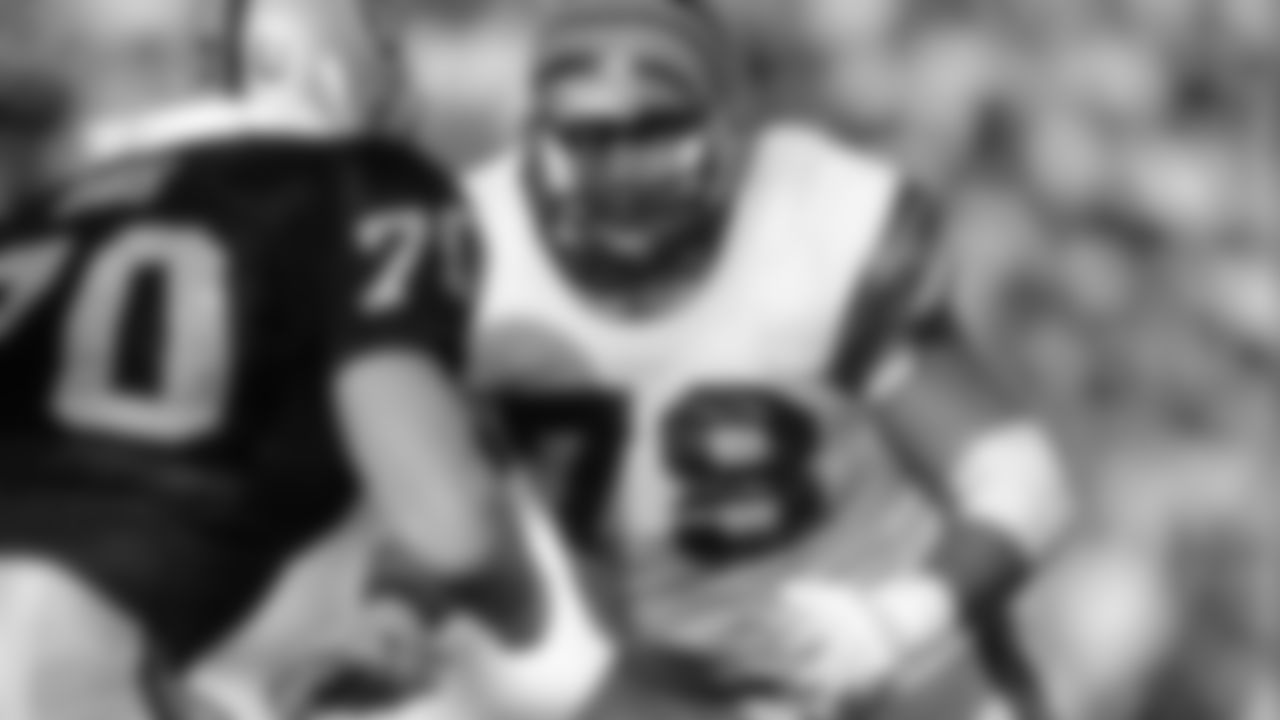 Anthony Munoz, Hall of Fame Class of 1998, looks to block during a game from his 1989 season against the Los Angeles Raiders on November 5, 1989 at the Los Angeles Memorial Coliseum in Los Angeles, California.