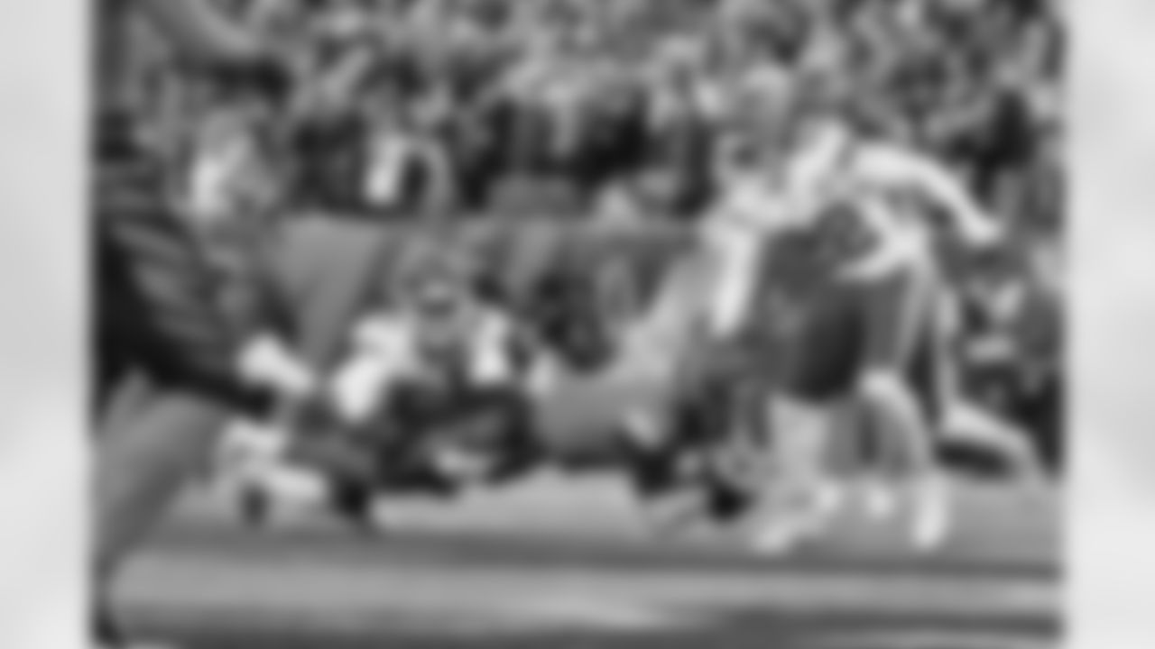 QB Joe Burrow gets a touchdown during the first quarter of the Chiefs-Bengals game at Paycor Stadium for Week 13 of the 2022 season.