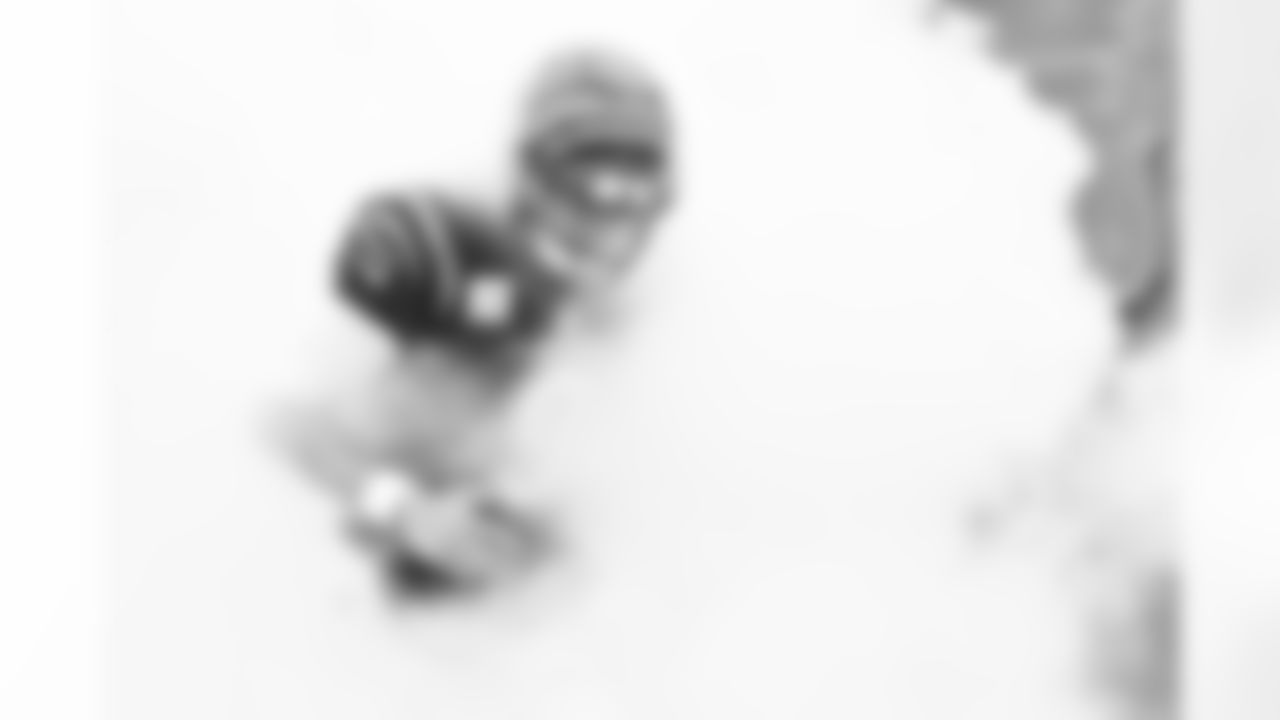 QB Joe Burrow runs out before kickoff of the Seahawks-Bengals game on Sunday, October 15 in Week 6 of the 2023 season.
