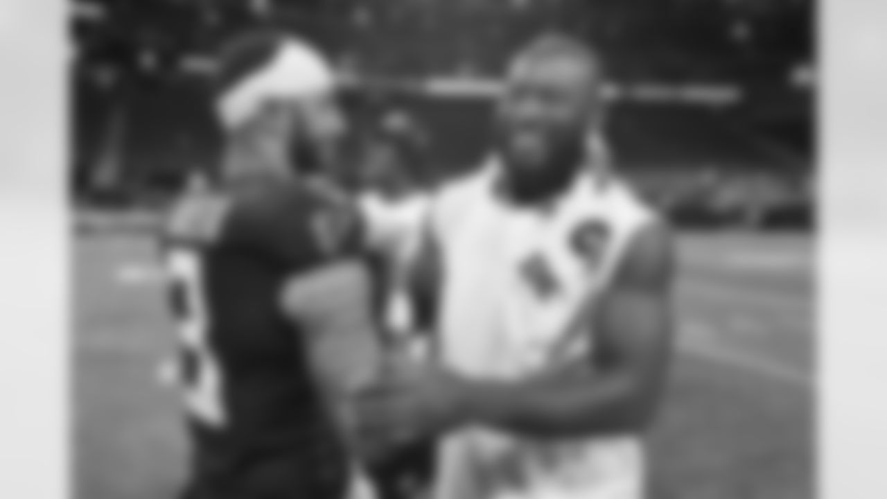 S Jessie Bates III (left) greets LB Germaine Pratt after the Bengals-Falcons game in week 2 of the 2023 preseason.