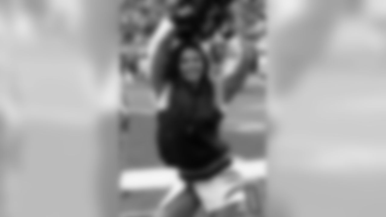 Cheerleaders 06-74