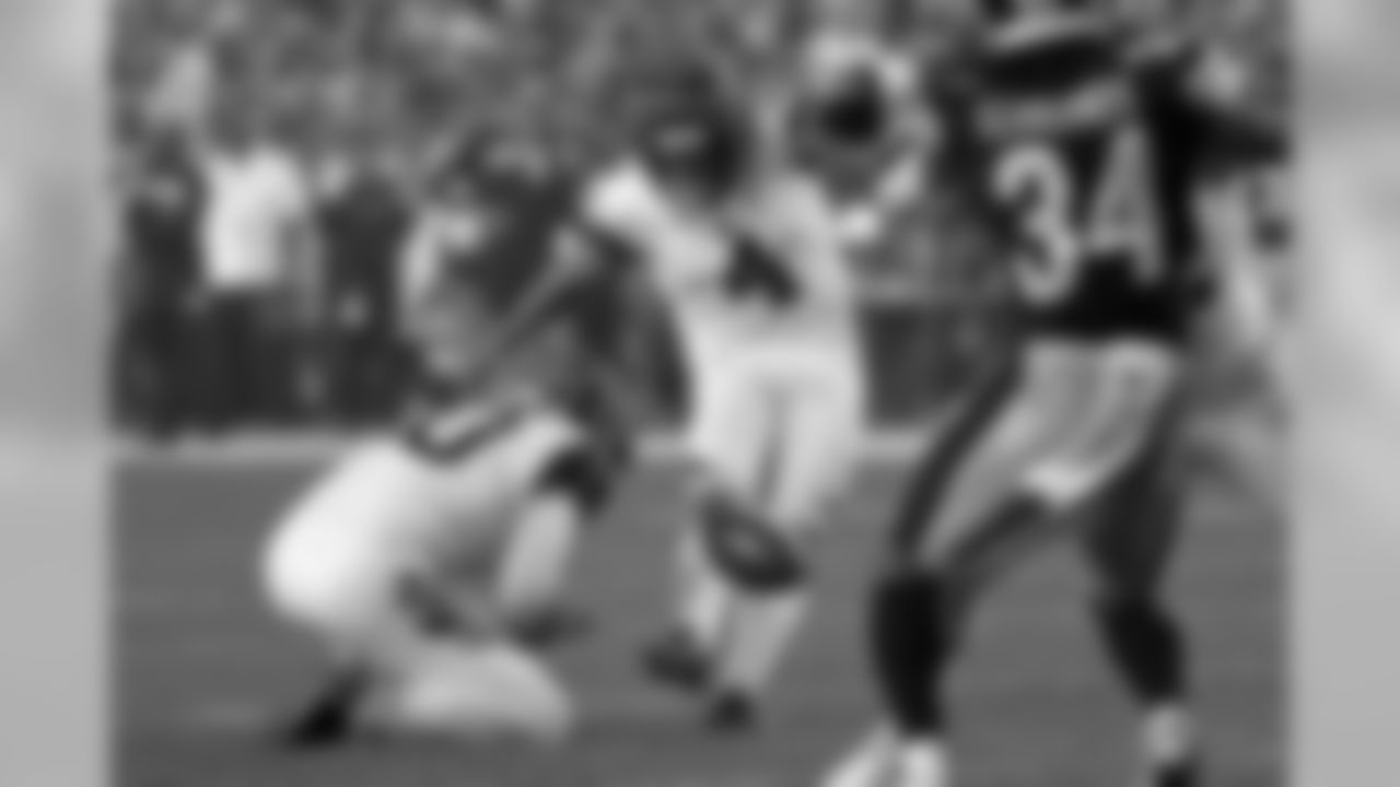 Cincinnati Bengals kicker Randy Bullock (4) boots a field goal during the first half of an NFL football game against the Pittsburgh Steelers in Pittsburgh, Monday, Sept. 30, 2019. (AP Photo/Don Wright)