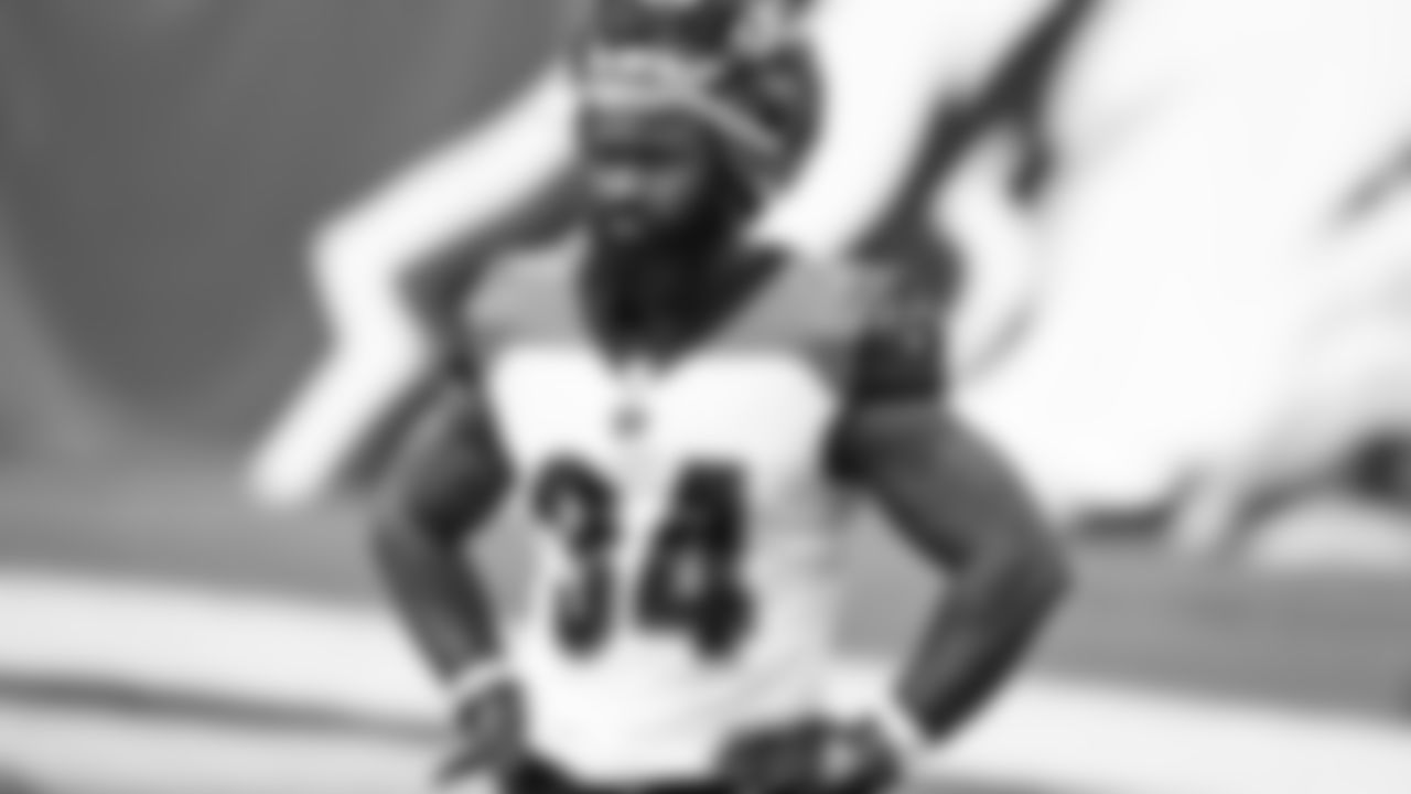 Cincinnati Bengals' Samaje Perine warms up before an NFL football game against the Philadelphia Eagles, Sunday, Sept. 27, 2020, in Philadelphia. (AP Photo/Chris Szagola)