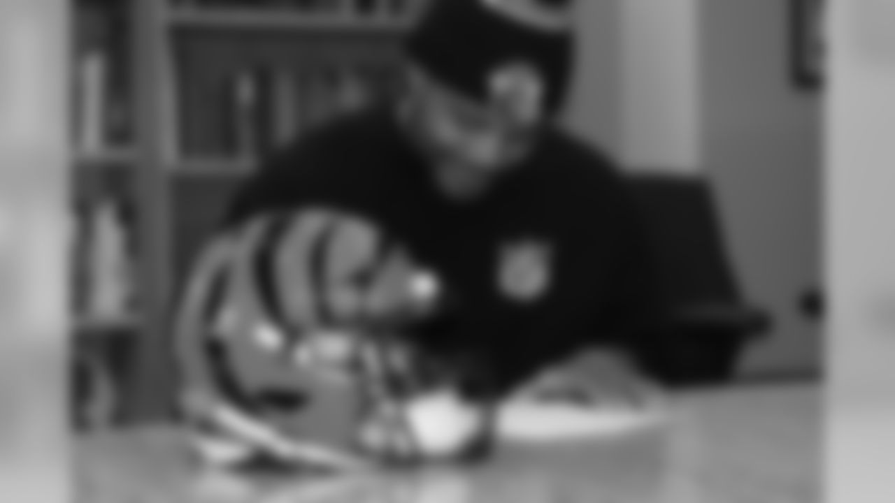Preston Brown signs his contract on March 12, 2019 at Paul Brown Stadium.