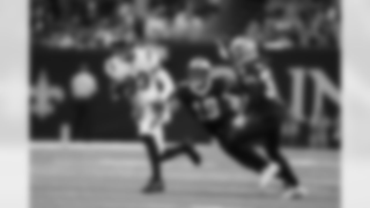 WR Tyler Boyd evades defenders during the Bengals vs. New Orleans Saints Week 6 game on Sunday, October 16 2022.