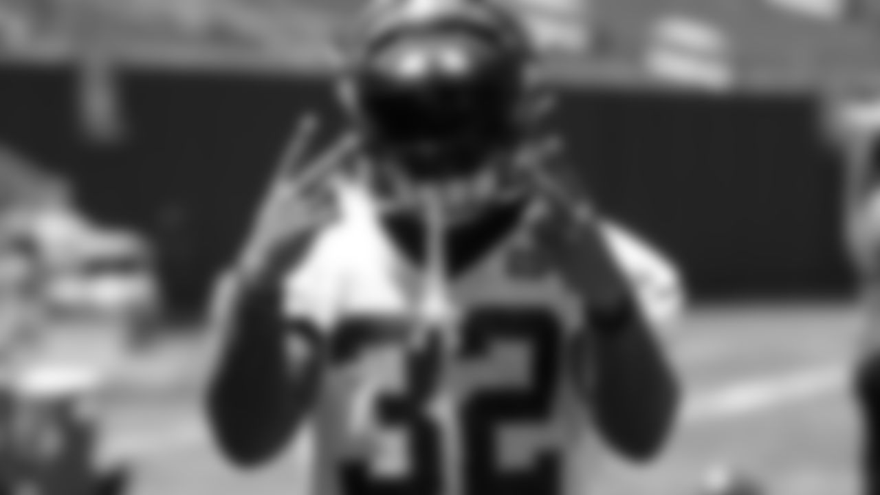RB Trayveon Williams