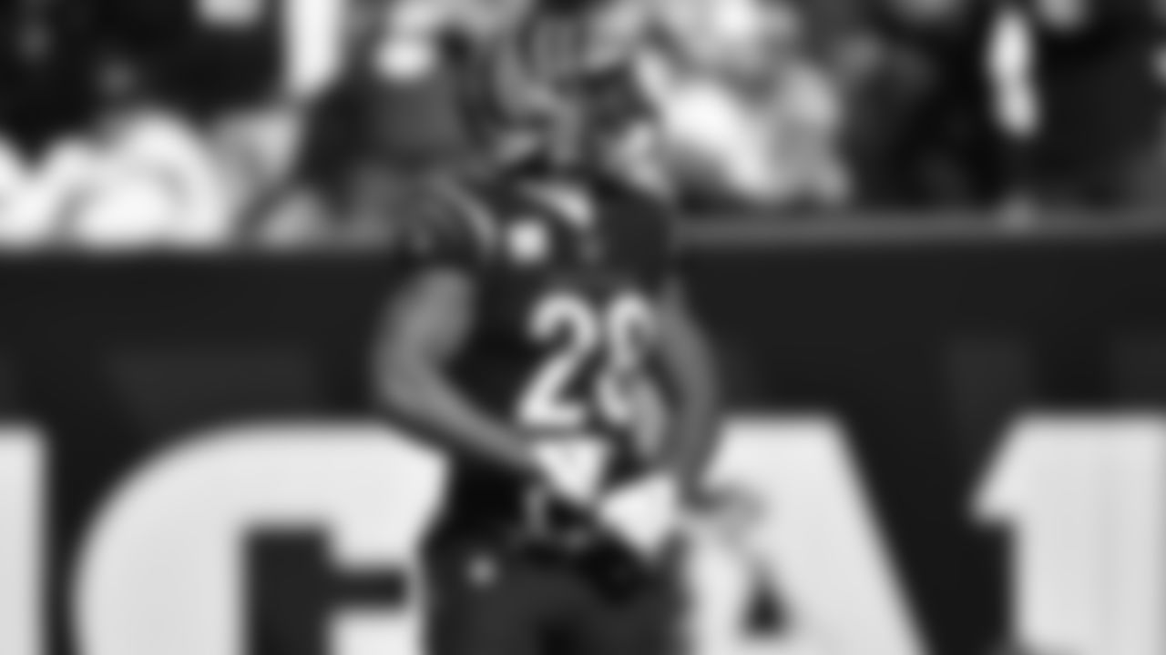 Running back Joe Mixon flexes after scoring a touchdown in the first quarter against the Cleveland Browns.