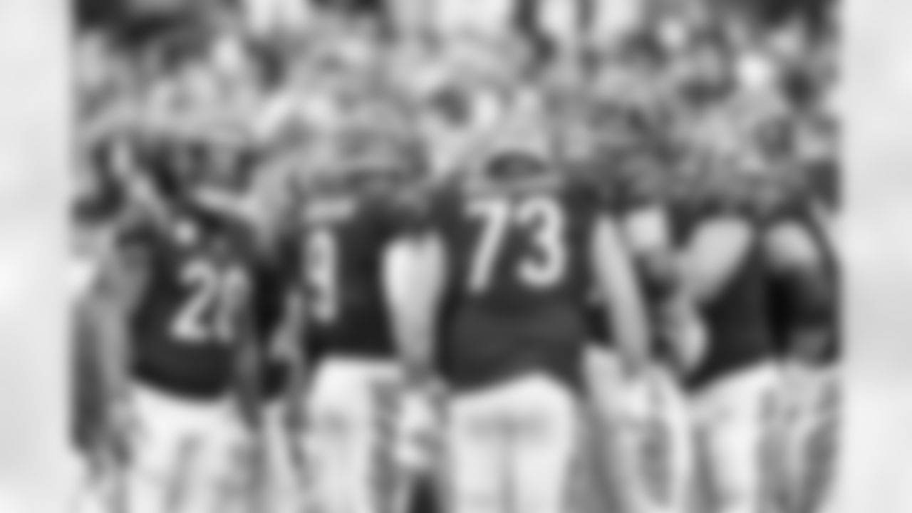 HB Joe Mixon huddles with Bengals offense during the Seahawks-Bengals game on Sunday, October 15 in Week 6 of the 2023 season.
