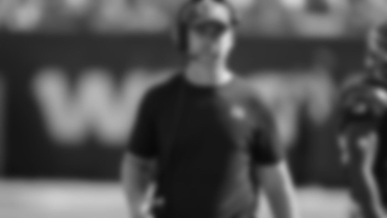 211010-Taylor-Zac_coaching (AP)