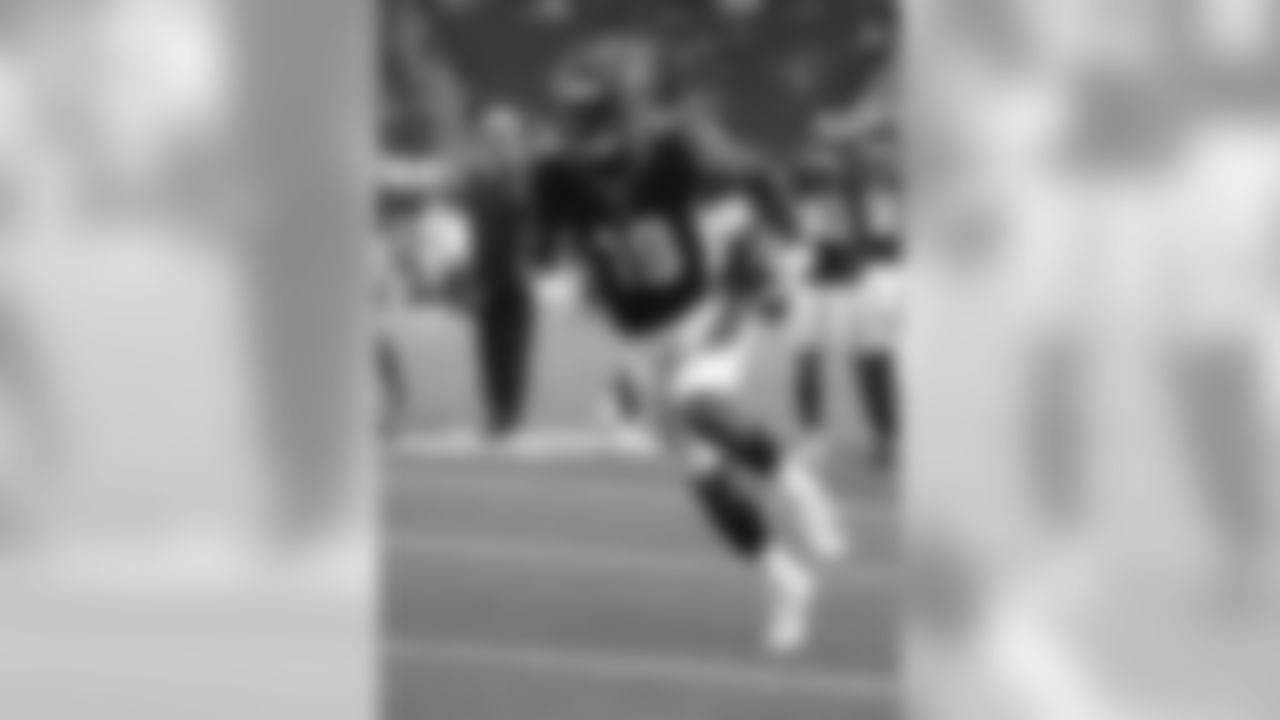 Cincinnati Bengals wide receiver Auden Tate (19) warms up before an preseason NFL Football game in Arlington, Texas, Saturday, Aug. 18, 2018. (AP Photo/Michael Ainsworth)