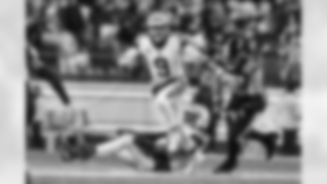 QB Joe Burrow runs the ball during the third quarter of the Bengals-Steelers game in Week 11 of the 2022 season.