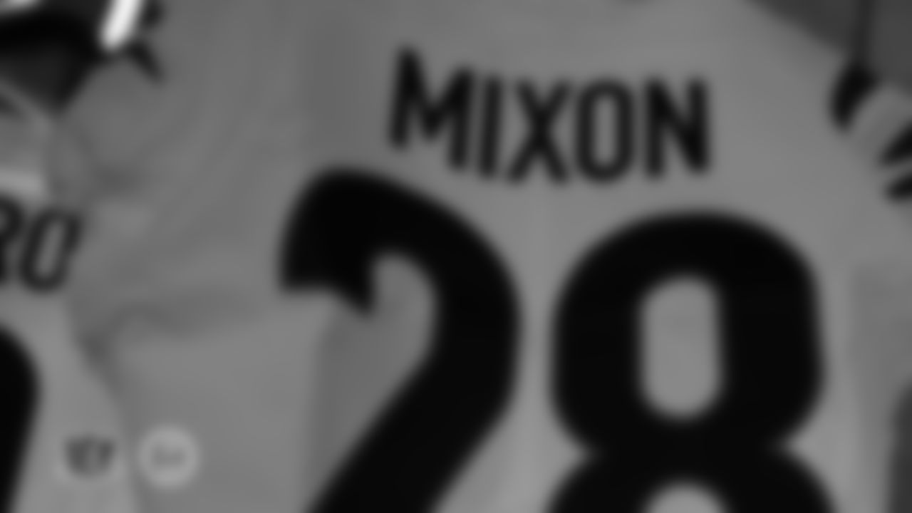 Back nameplate, Joe Mixon white jersey