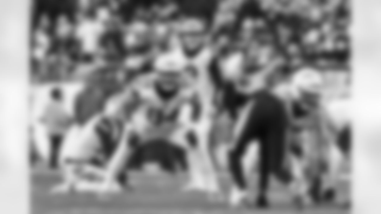 K Evan McPherson prepares to kick the team's first three points during the first quarter of Bengals-Steelers in Week 11 of the 2022 season.