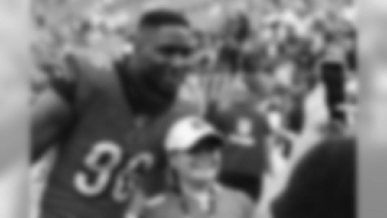 Cincinnati Bengals defensive end Carlos Dunlap greets fans before an NFL football game against the Arizona Cardinals, Sunday, Oct. 6, 2019, in Cincinnati. (AP Photo/Frank Victores)