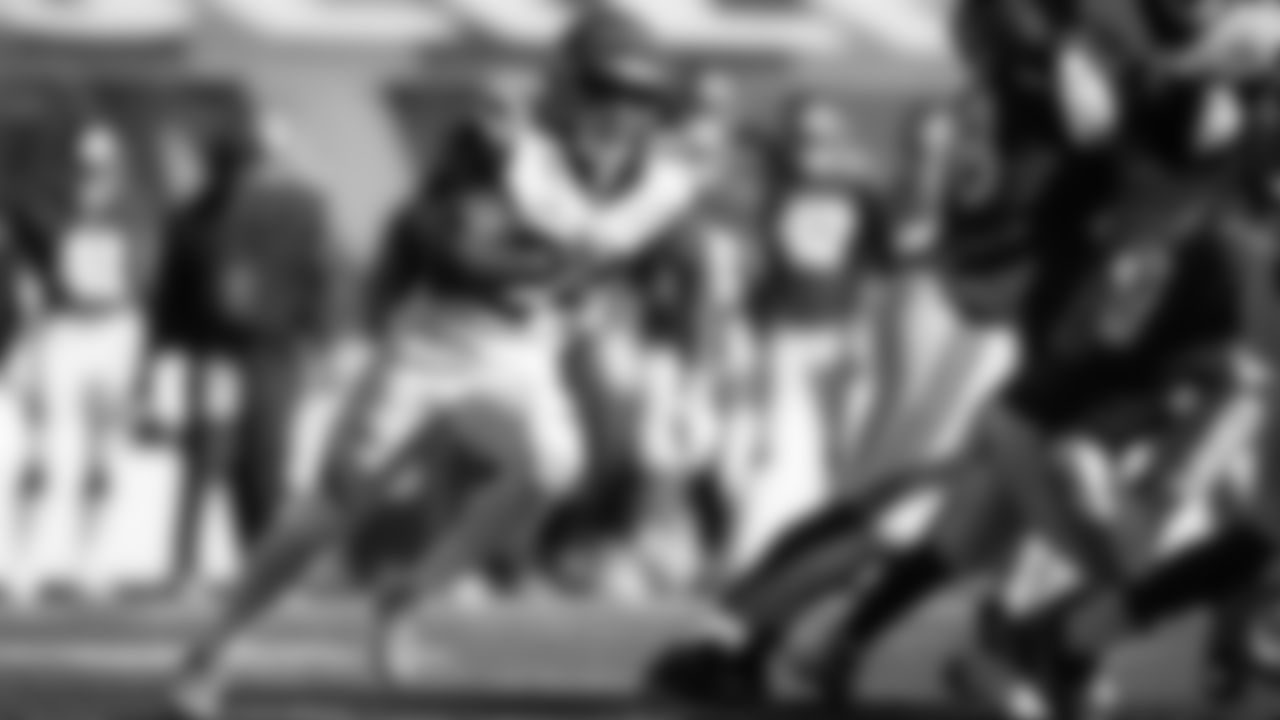 201129-Bell-Vonn_rushing_passer