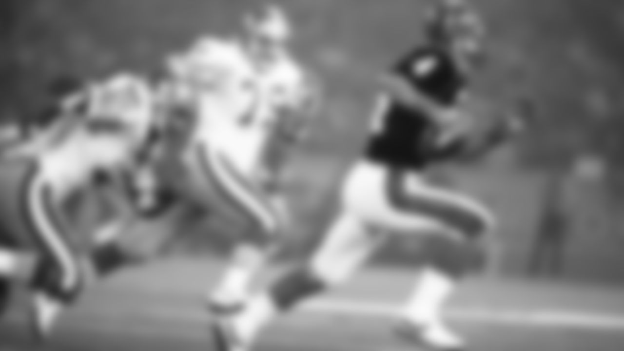 Cincinnati Bengals quarterback Ken Anderson (14) runs upfield from San Francisco 49ers defensive end Dwaine Board (76) and defensive tackle John Harty (75) during Super Bowl XVI NFL game against the San Francisco 49ers, Sunday, Jan. 24, 1982, in Pontiac, Mich. The 49ers defeated the Bengals 26-21. (Vernon J. Biever via AP)