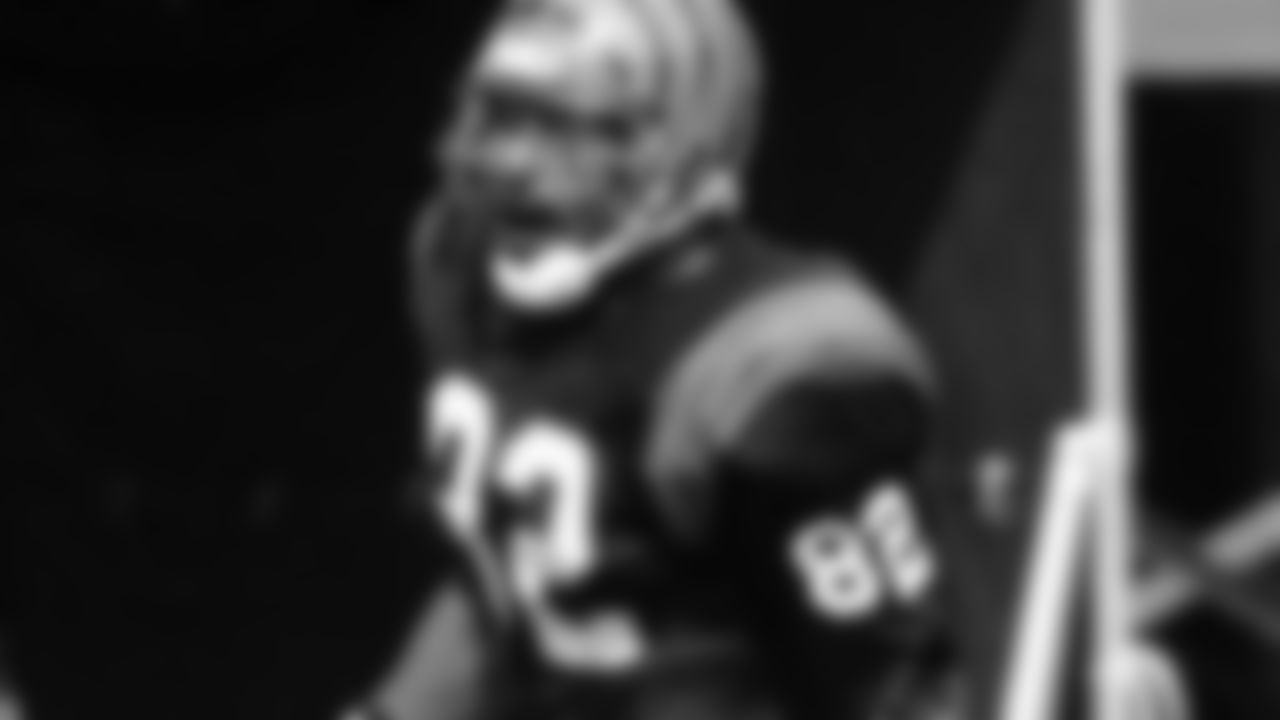 Tight end Rodney Holman reacts after scoring the first of his two touchdowns against the Dallas Cowboys on Nov. 20, 1988.