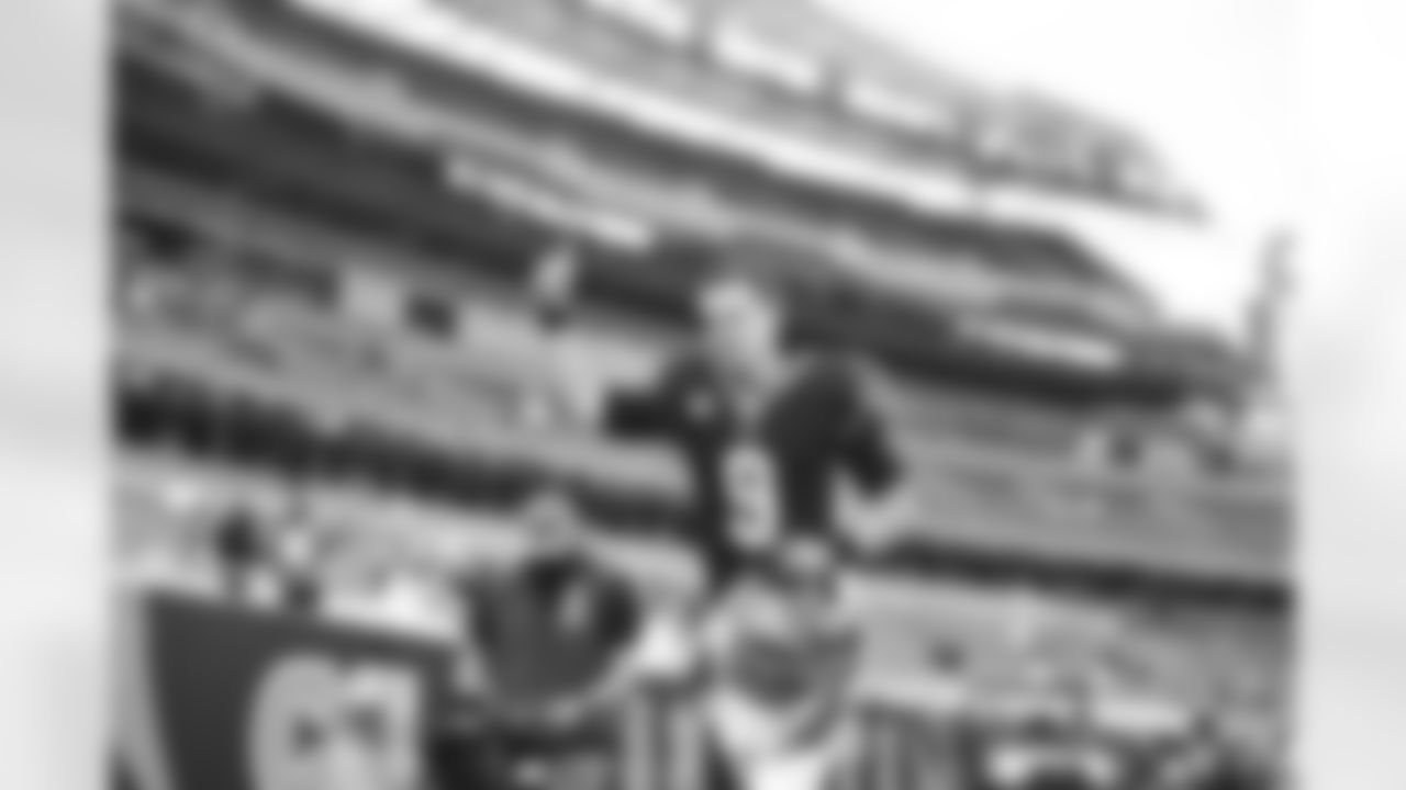Quarterback Joe Burrow gives a thumbs up to the crowd at Paul Brown Stadium after a Week 4 victory over the Jacksonville Jaguars.