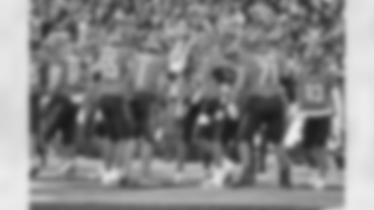 QB Joe Burrow celebrates his touchdown with the Bengals offense during the first quarter of the Chiefs-Bengals game at Paycor Stadium for Week 13 of the 2022 season.